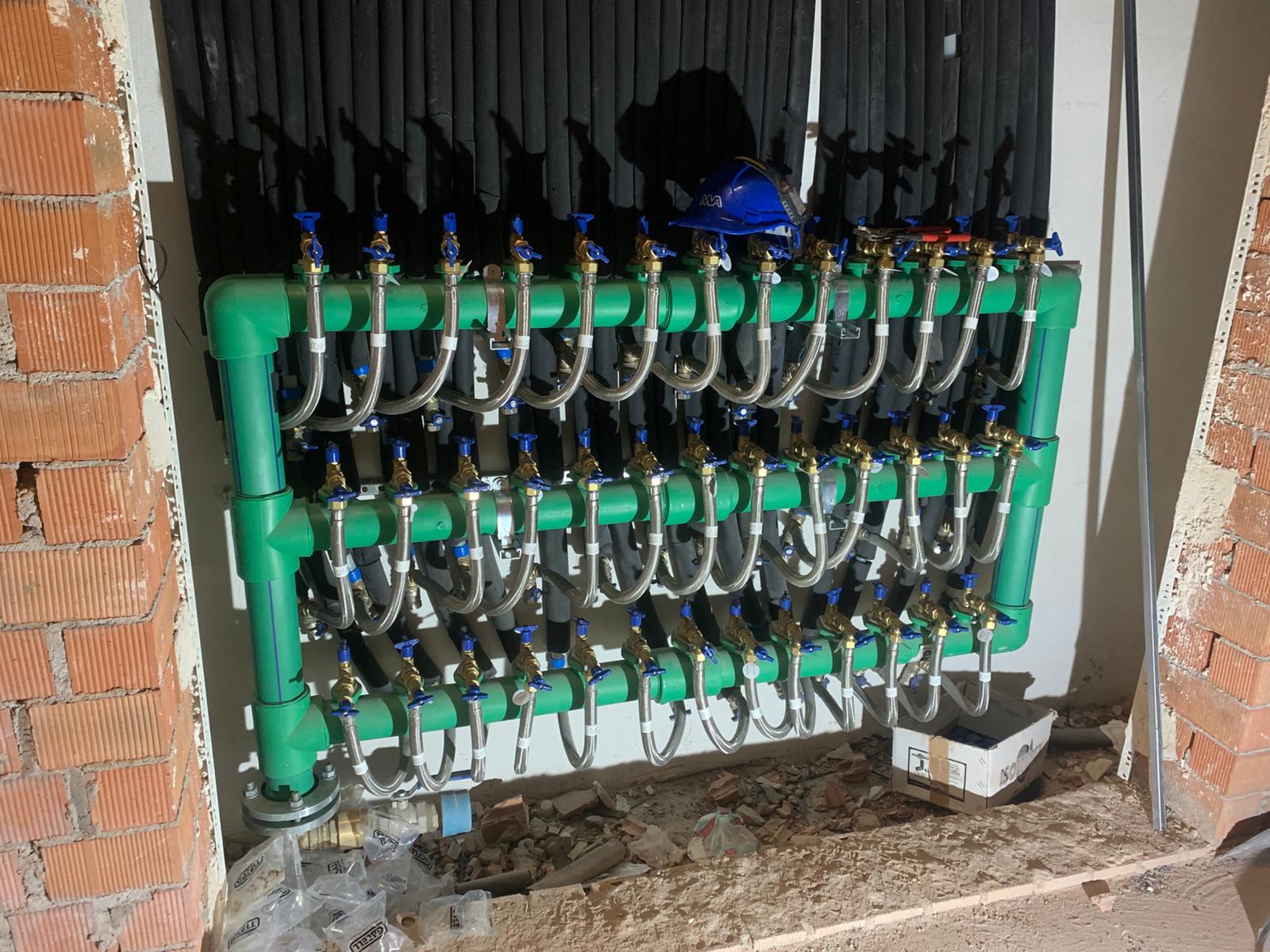 Instalación de colector de fontanería con llaves de paso en Galapagar